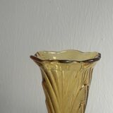 Vase en verre ambré jaune
