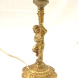 Lampe à poser cherubin en laiton.