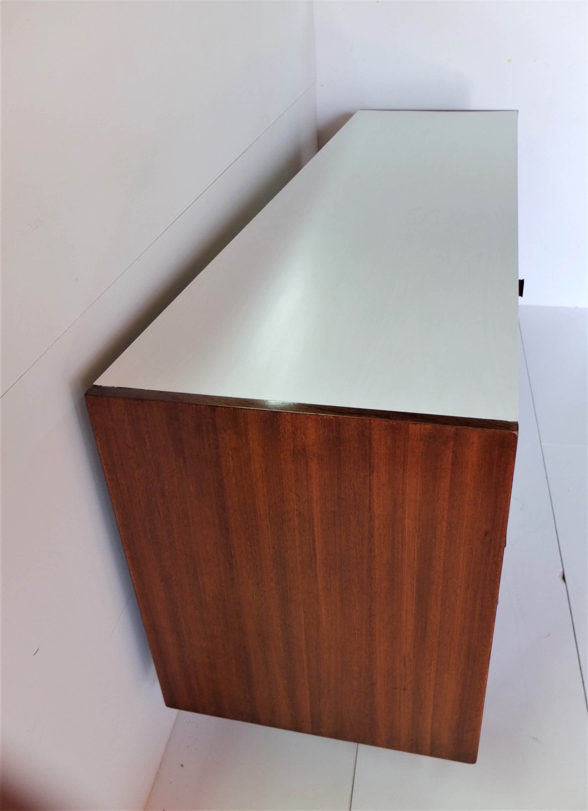 Buffet Bas 1960 in mahogany, Provenance Cité Universitaire Jean Zay
