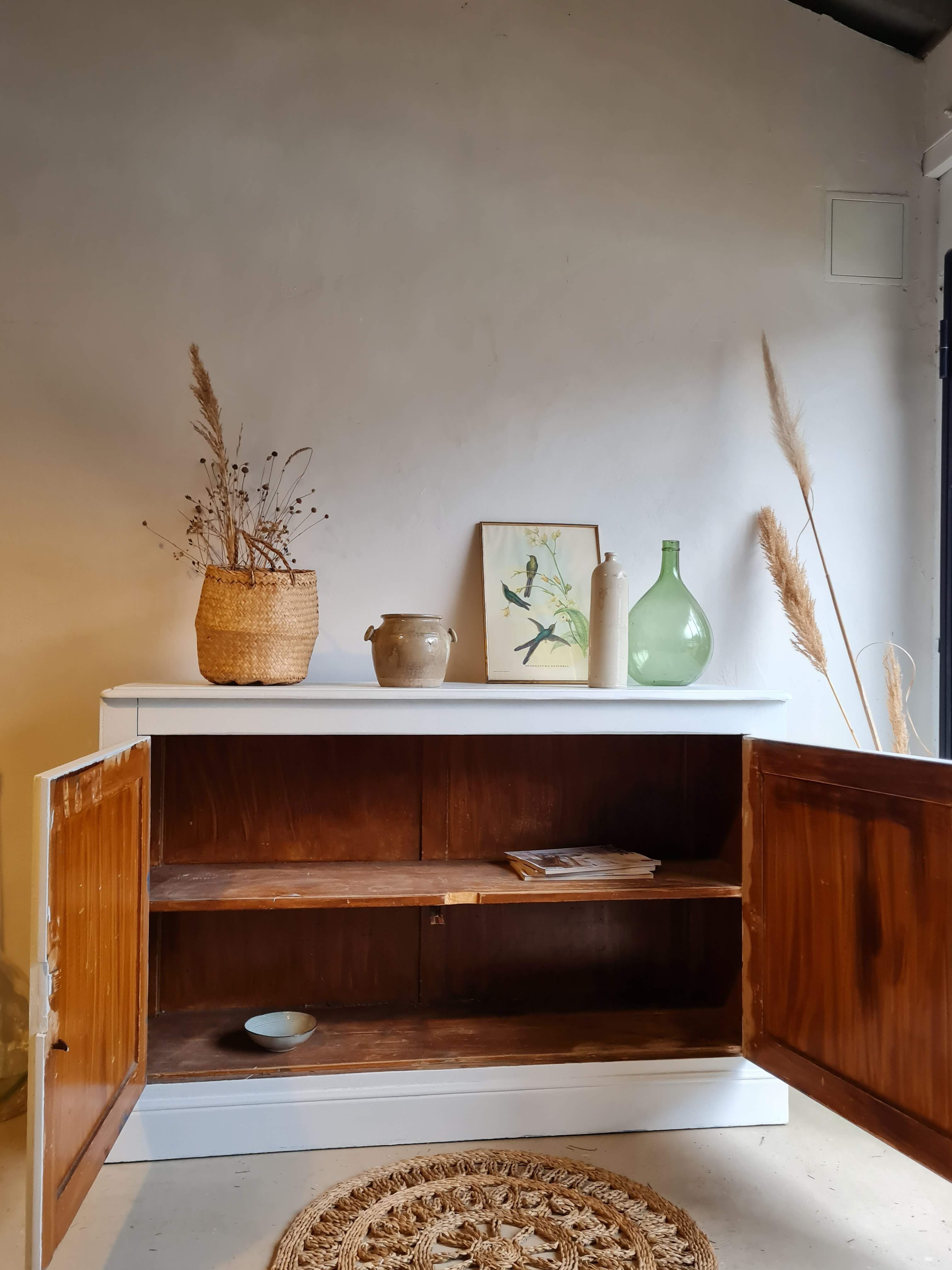 Vintage Parisian buffet-minded countertop