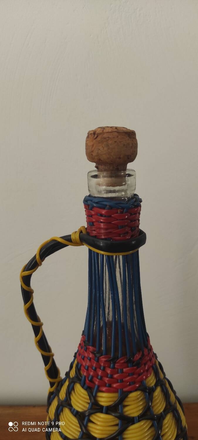 Vintage scoubidou carafe
