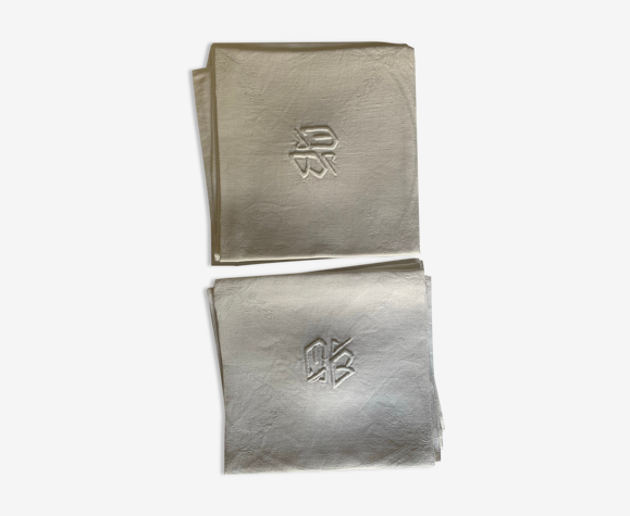 Nappe damassée ronde + serviettes