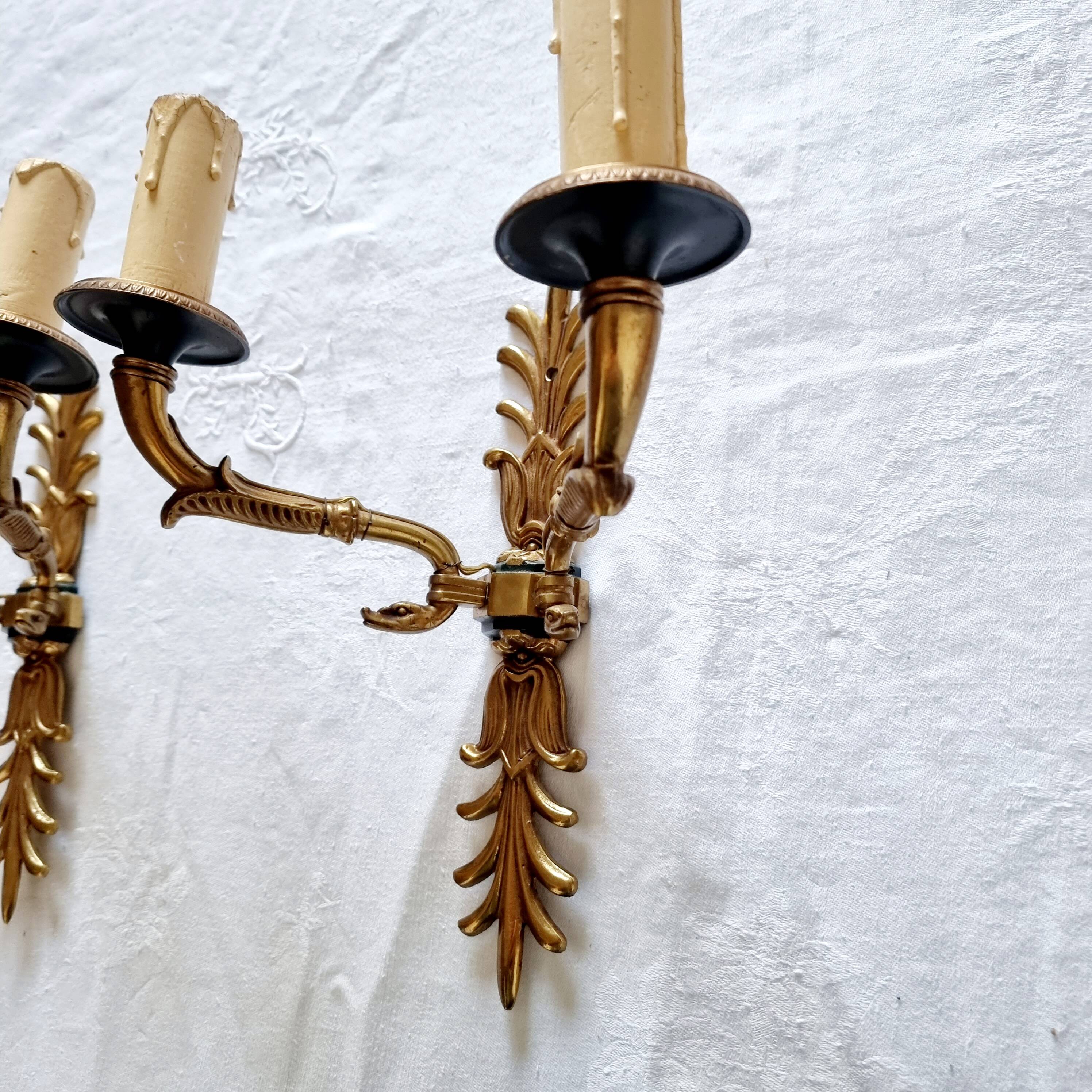 Pair of Empire style wall sconces in gilded bronze and Empire green, mid