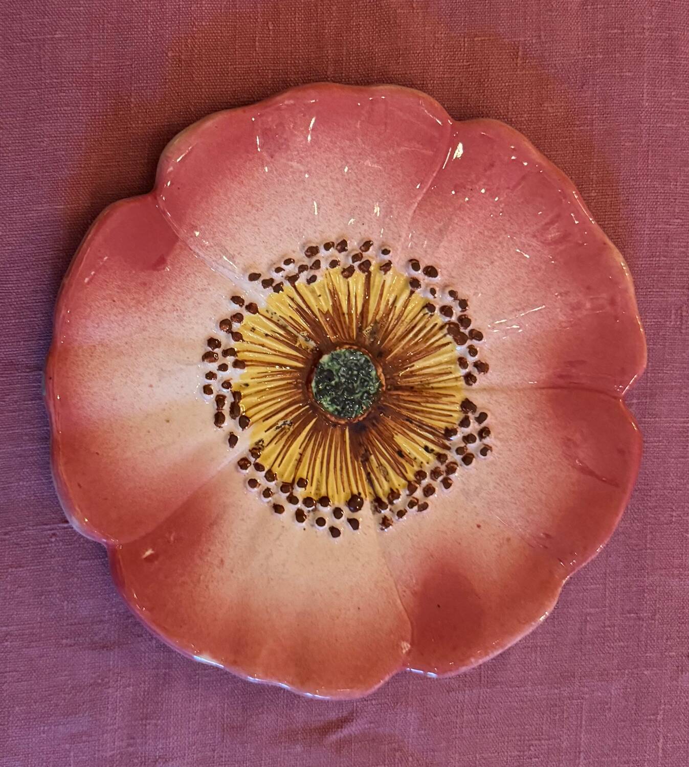Service 6 assiettes barbotine fleurs d’églantine Delphine Massier Vallauris