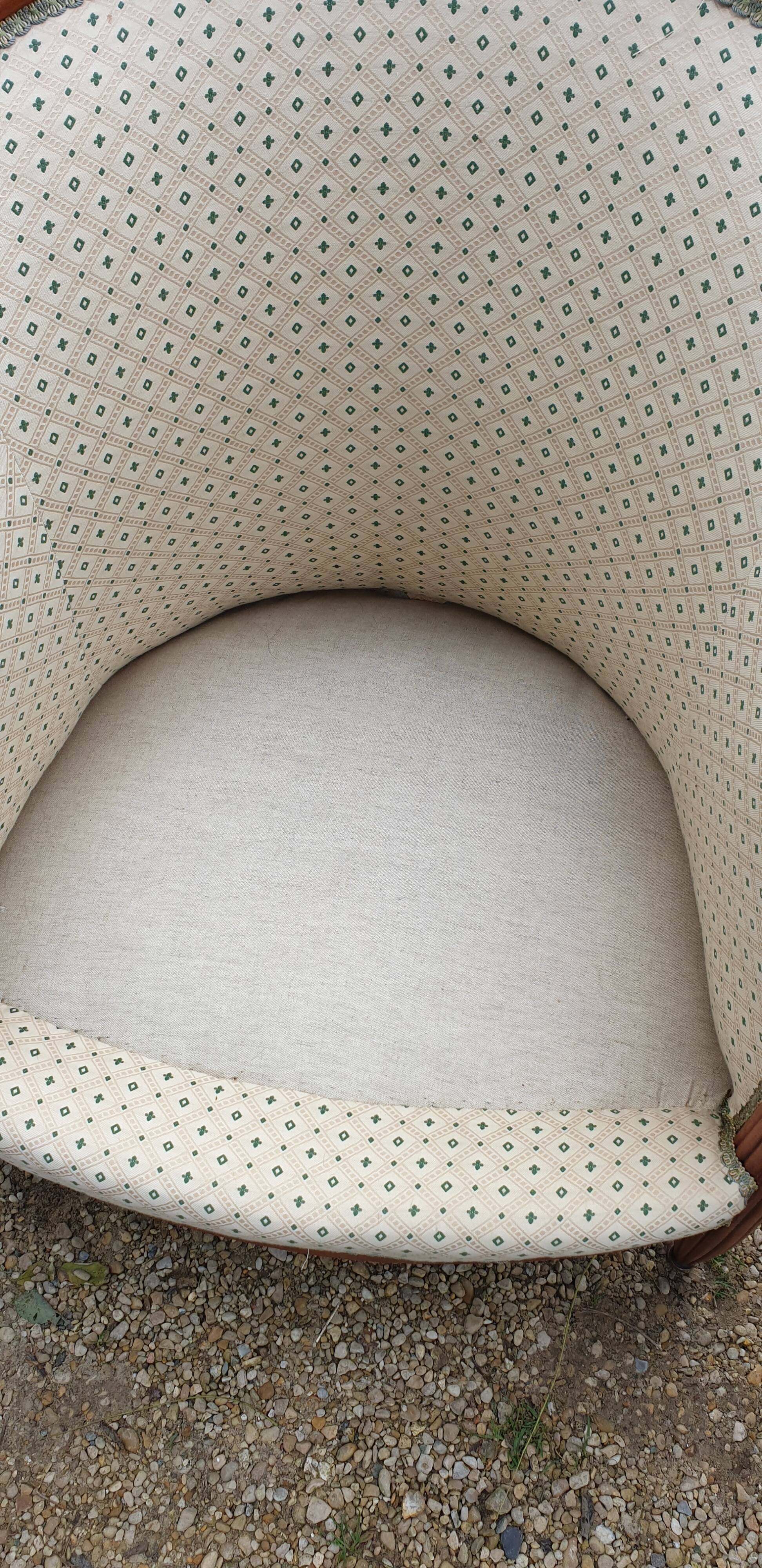 Paire de fauteuils et pouf Louis XVI