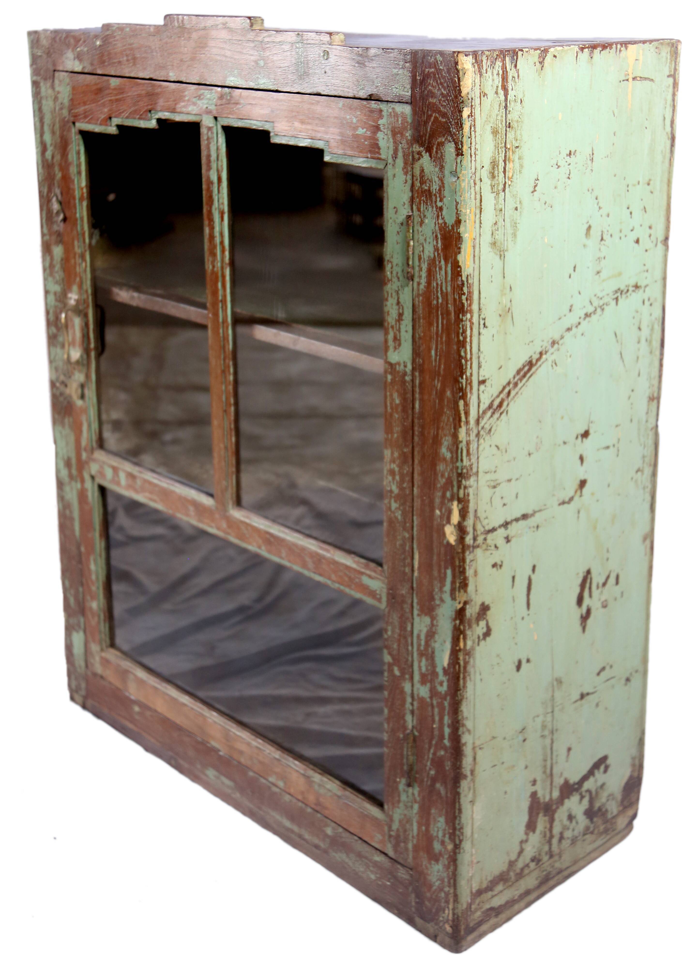 Vaisselier vitrine en teck birman ancien