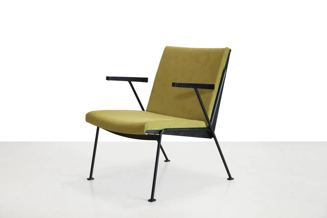 Rietveld Oase chair by Ahrend de Cirkel
