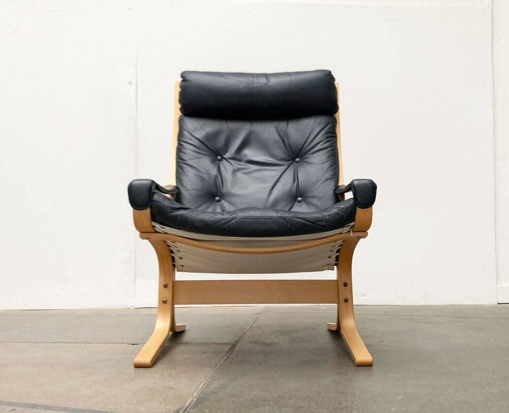 Siesta lounge chair set in Norwegian leather with ottoman by Ingmar Relling for Ekornes