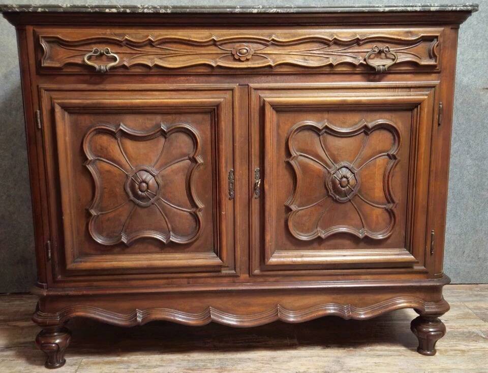 Buffet or sideboard with Venetian doors in Louis XV style made of walnut.