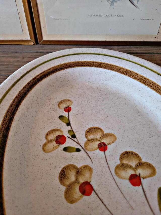 Oval stoneware plate - floral pattern - made in Italy?