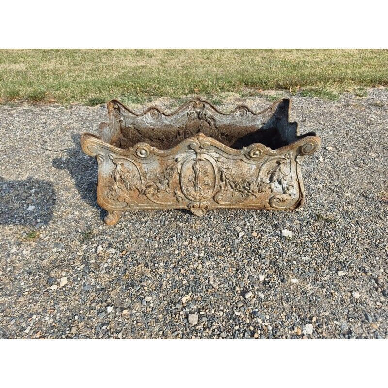 Large cast iron planter from 1900 in Rococo style: Charleville - Mézières