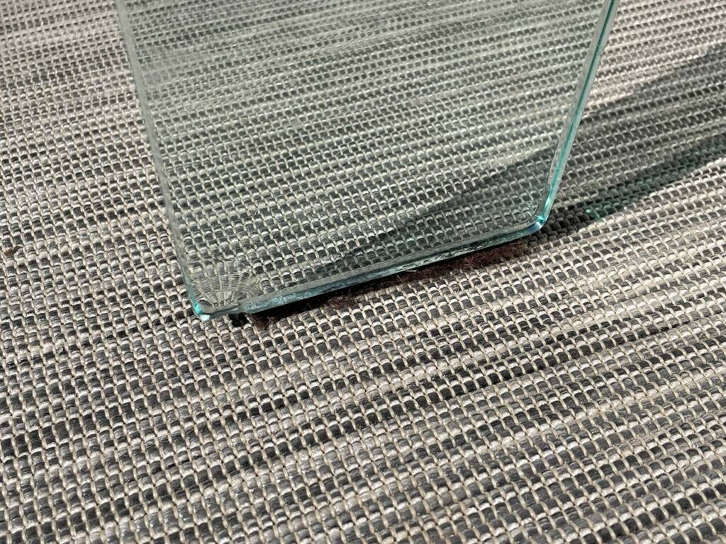Table basse verre carrée. Vintage 90s