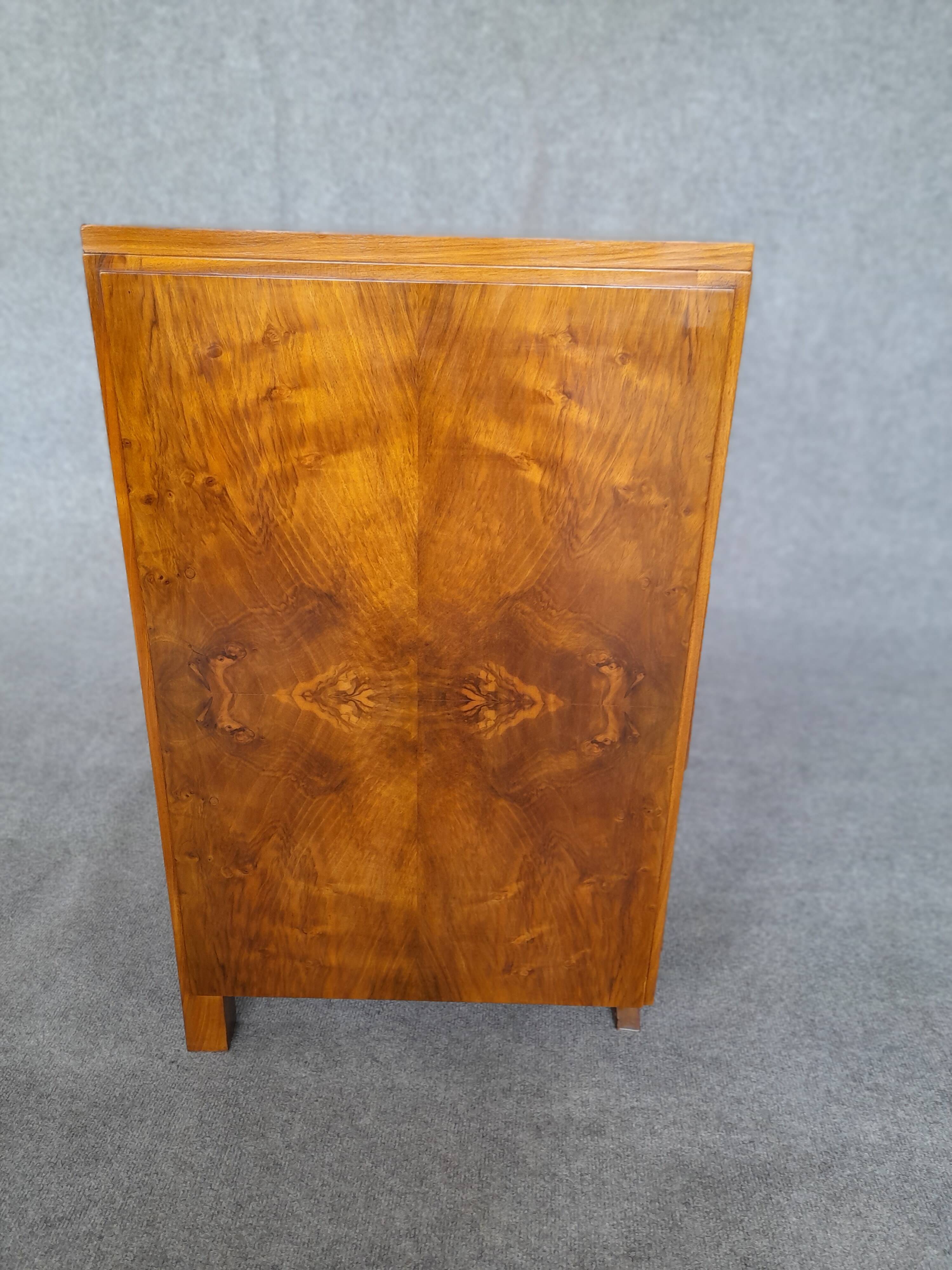 Commode en noyer