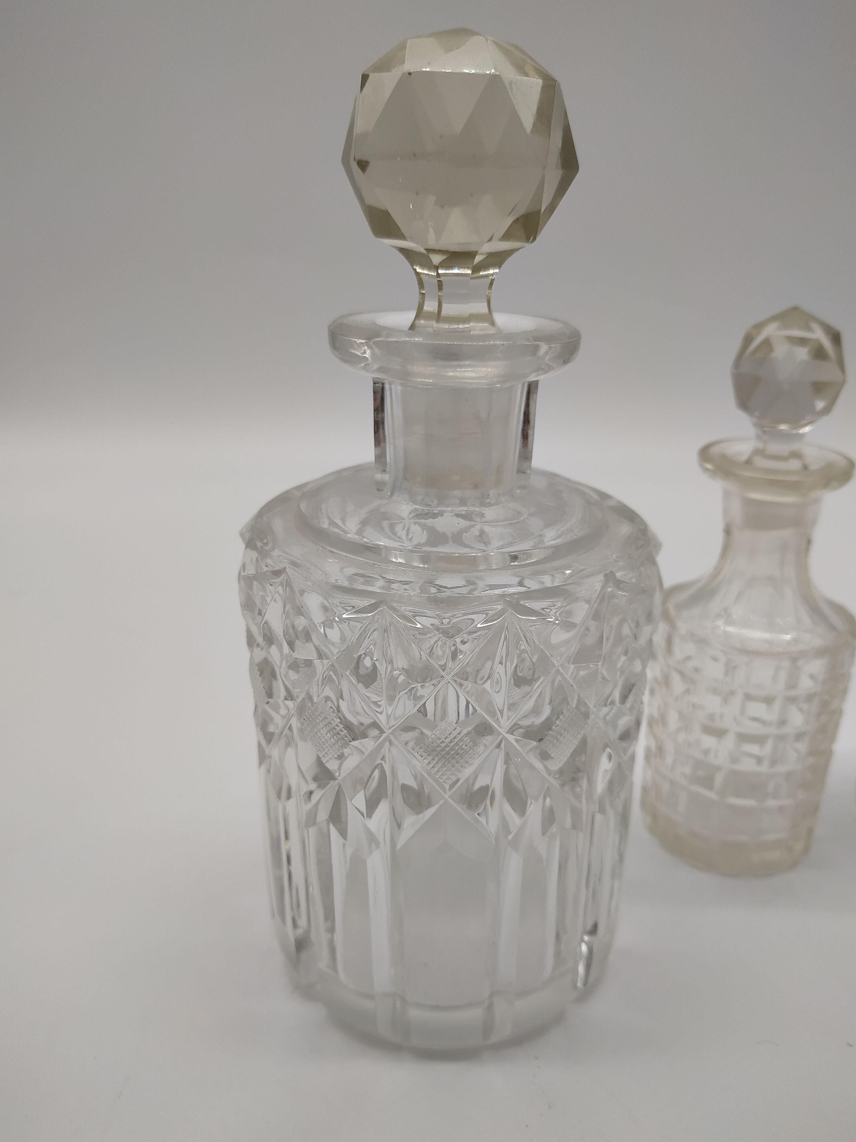 Série de 4 flacons en cristal de baccarat