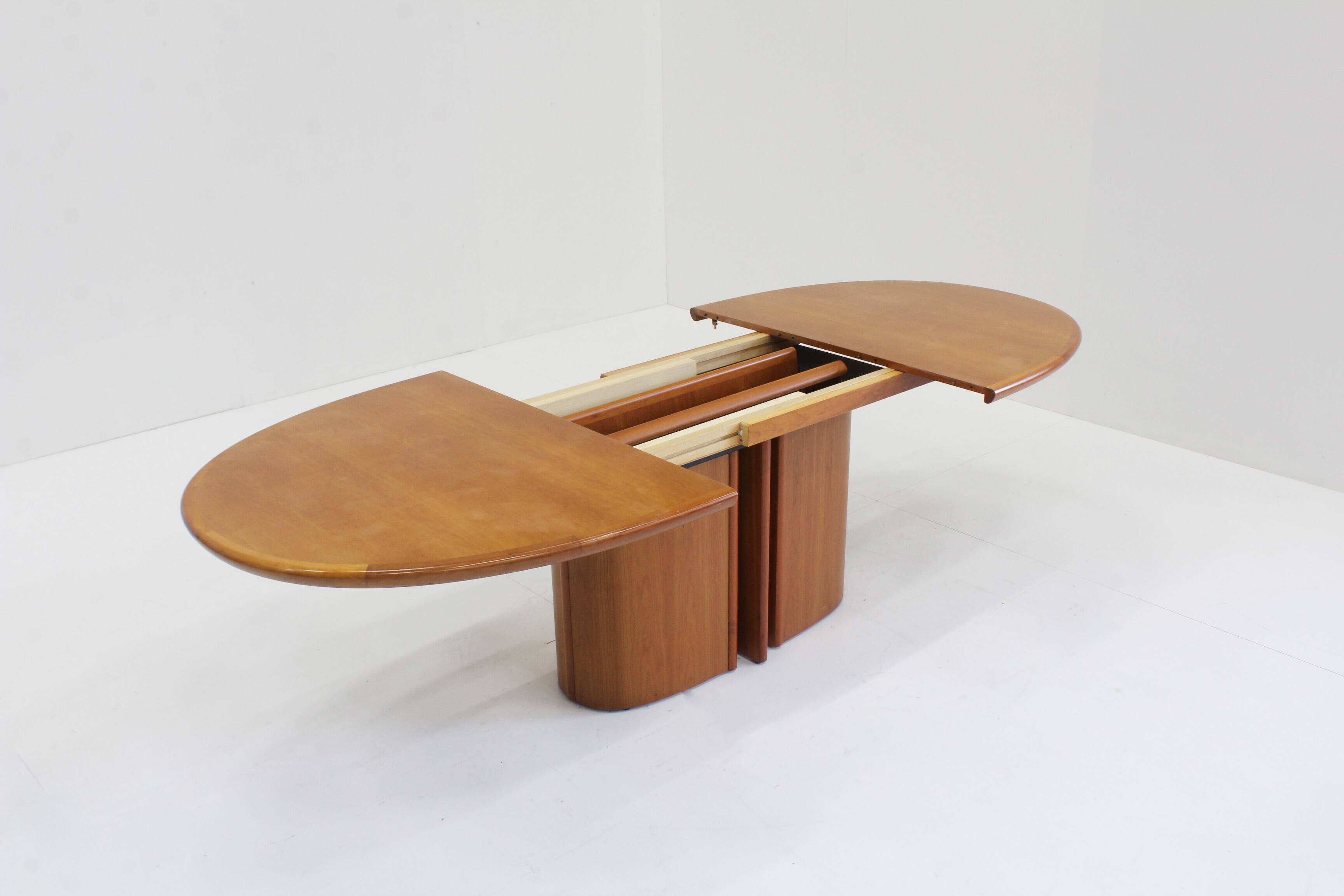 Skovby Danish extendable danish dining table