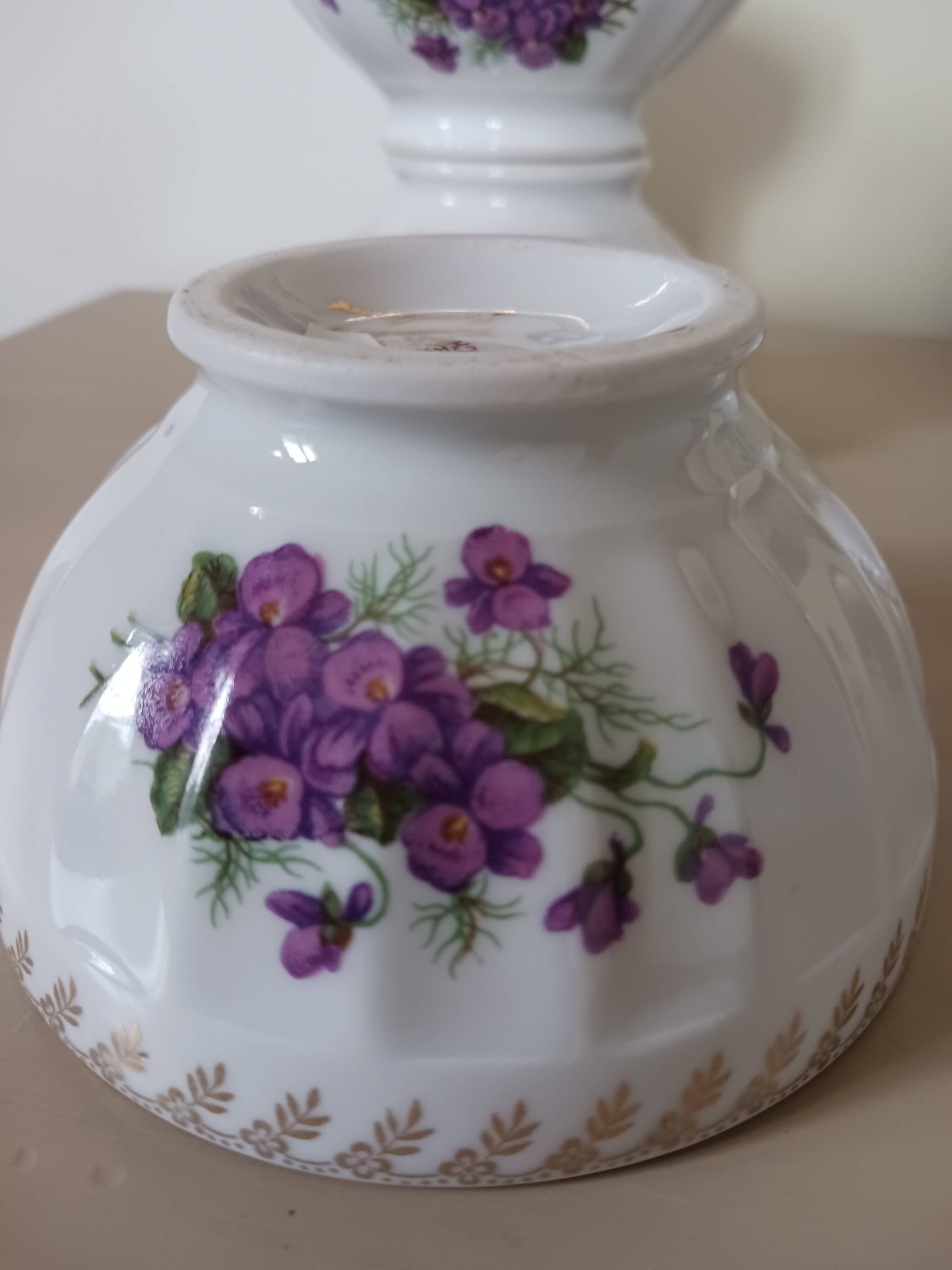 Bols anciens en porcelaine .