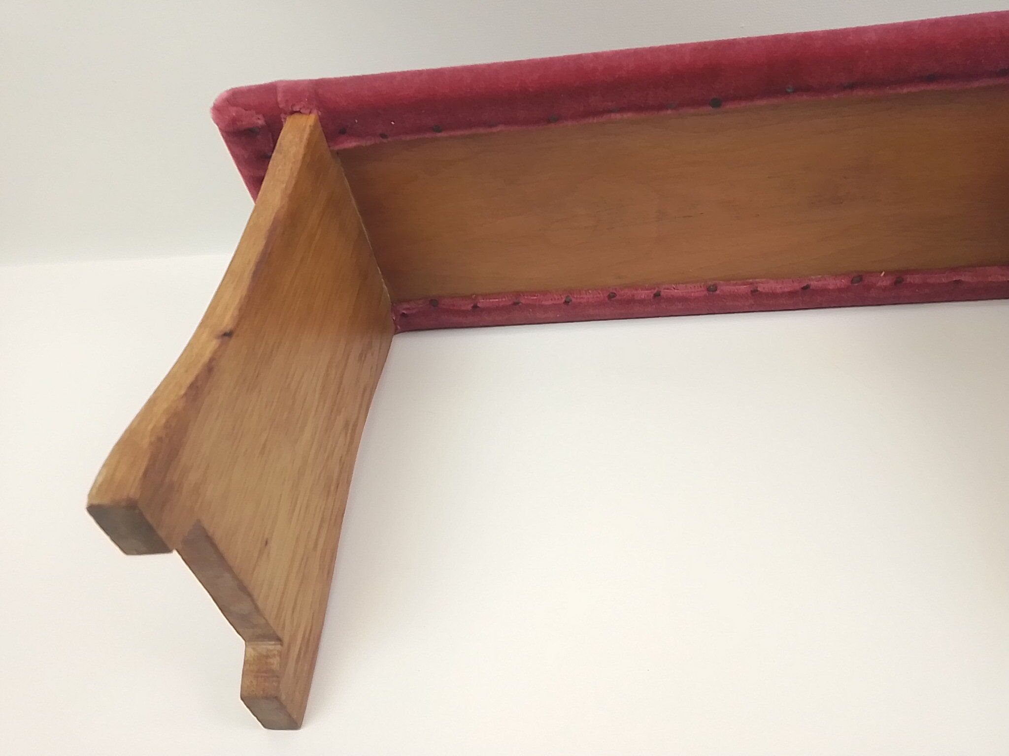 Footrests in wood and pink velvet