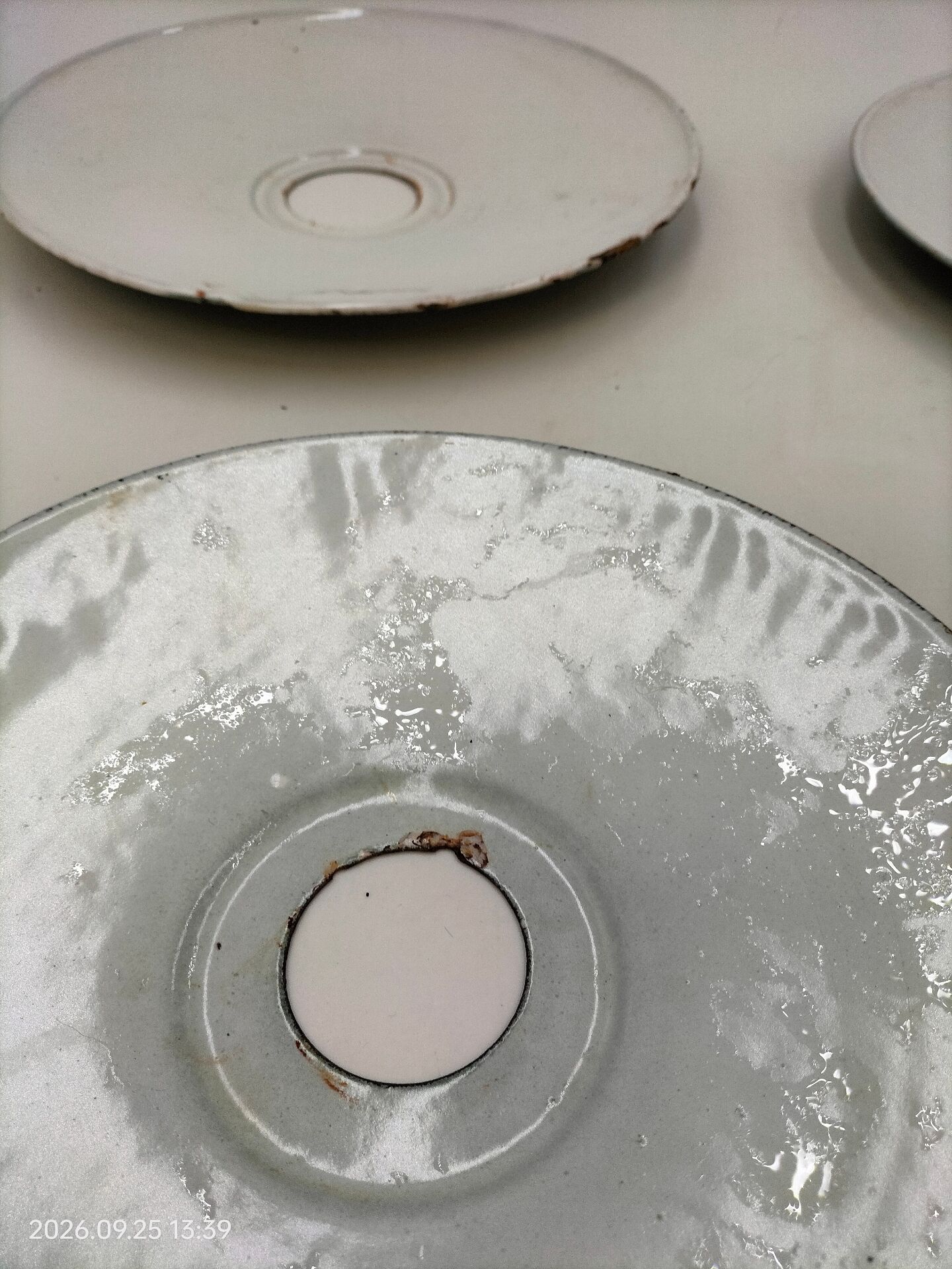 Enamelled sheet metal lampshade