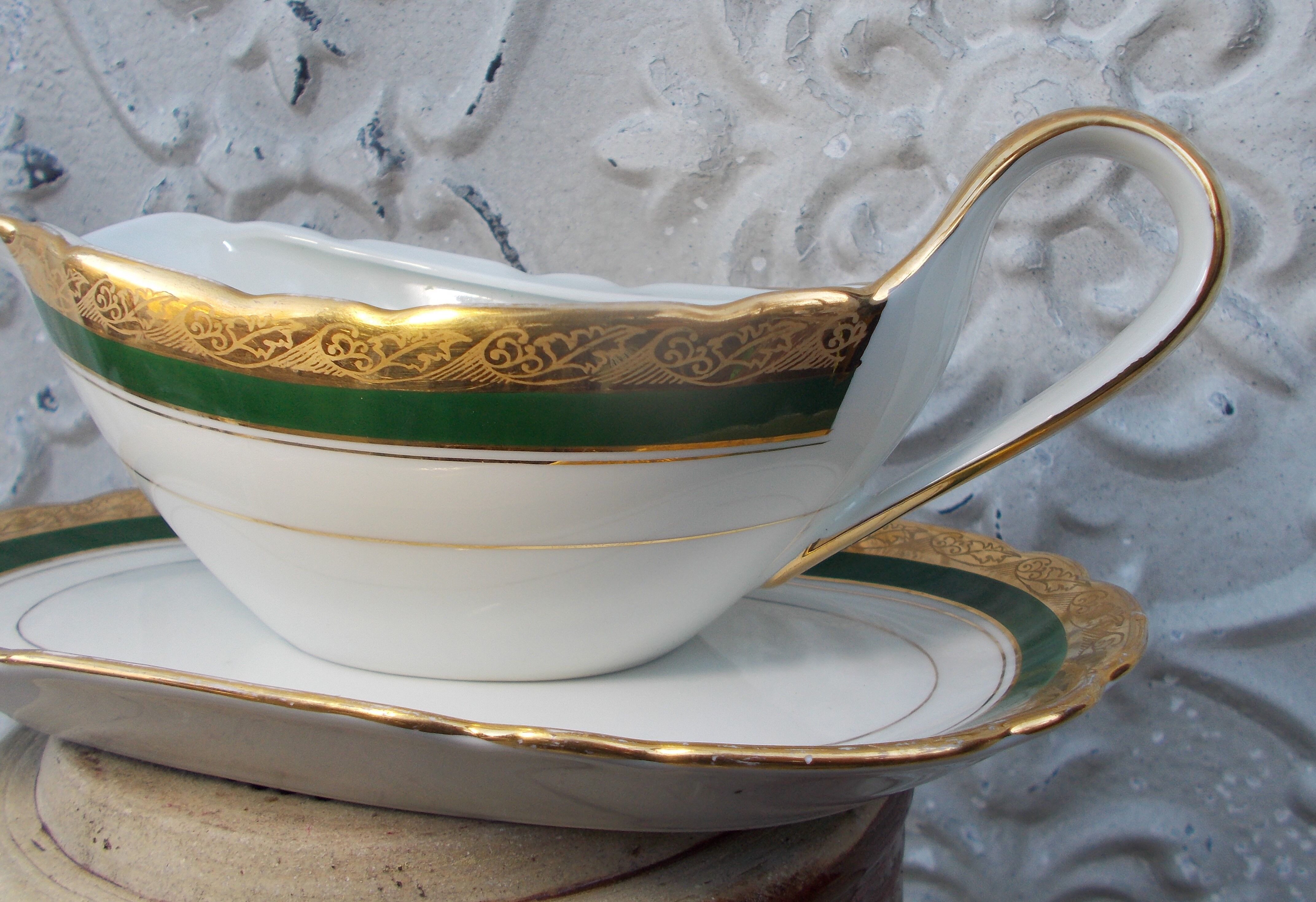 Saucière with Limoges porcelain top beautiful gilding