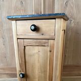 Furniture in raw wood and black marble