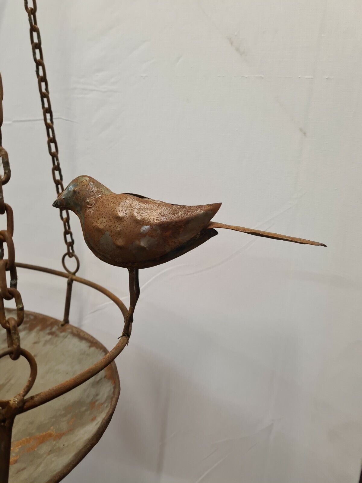 Bird bath to hang in iron