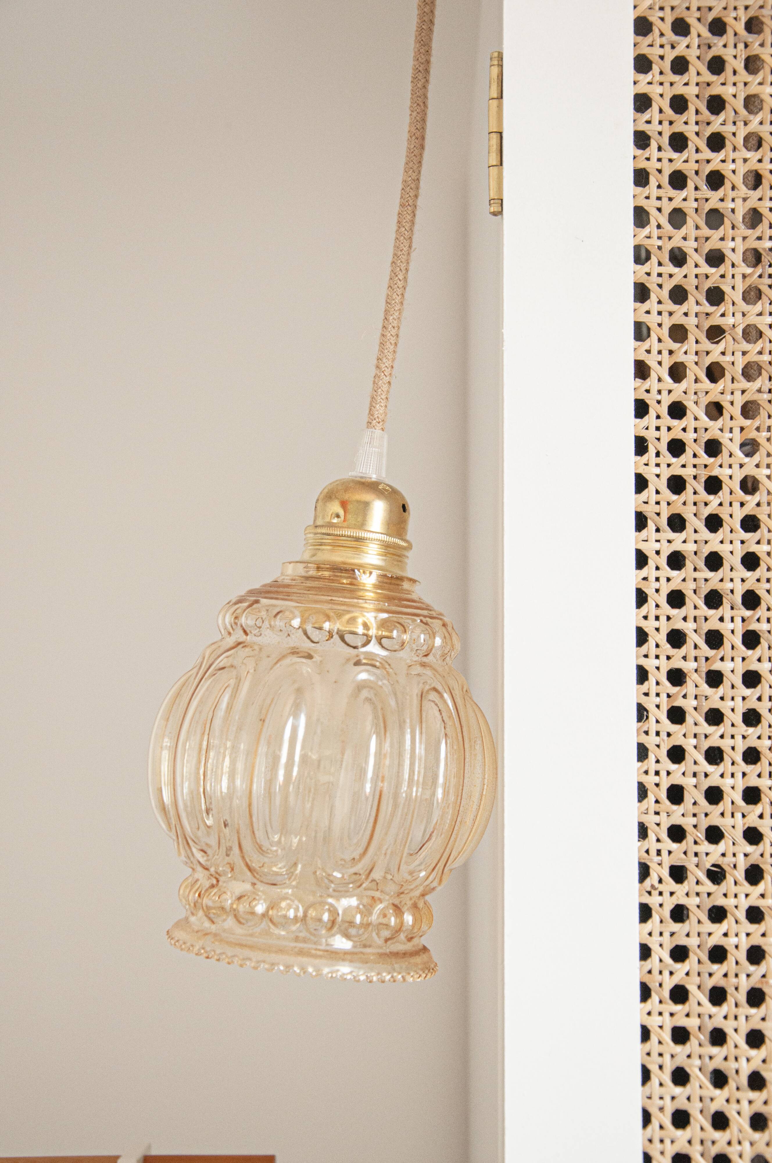 Suspension or vintage globe player