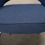 Eero Saarinen Executive Armchair in Blue Bouclé fabric for Knoll International