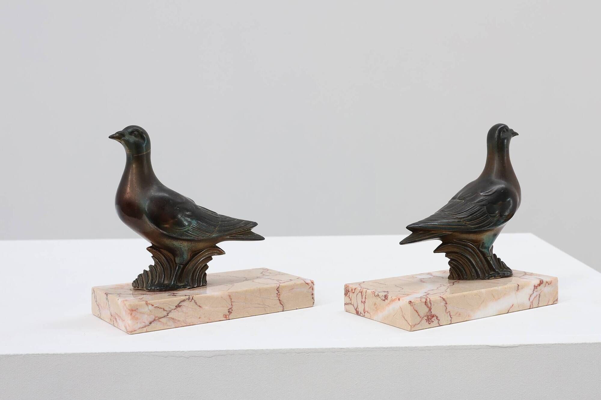 Pair of Art Deco marble and bronze “Dove” bookends, France 1930s