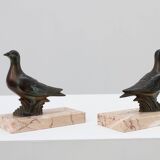 Paire de serre-livres Art Déco en marbre et bronze « Colombe », France, années 1930