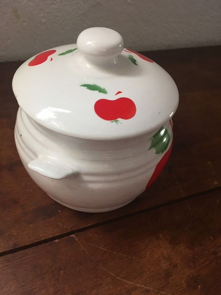 Vintage pot in faience with apple decoration