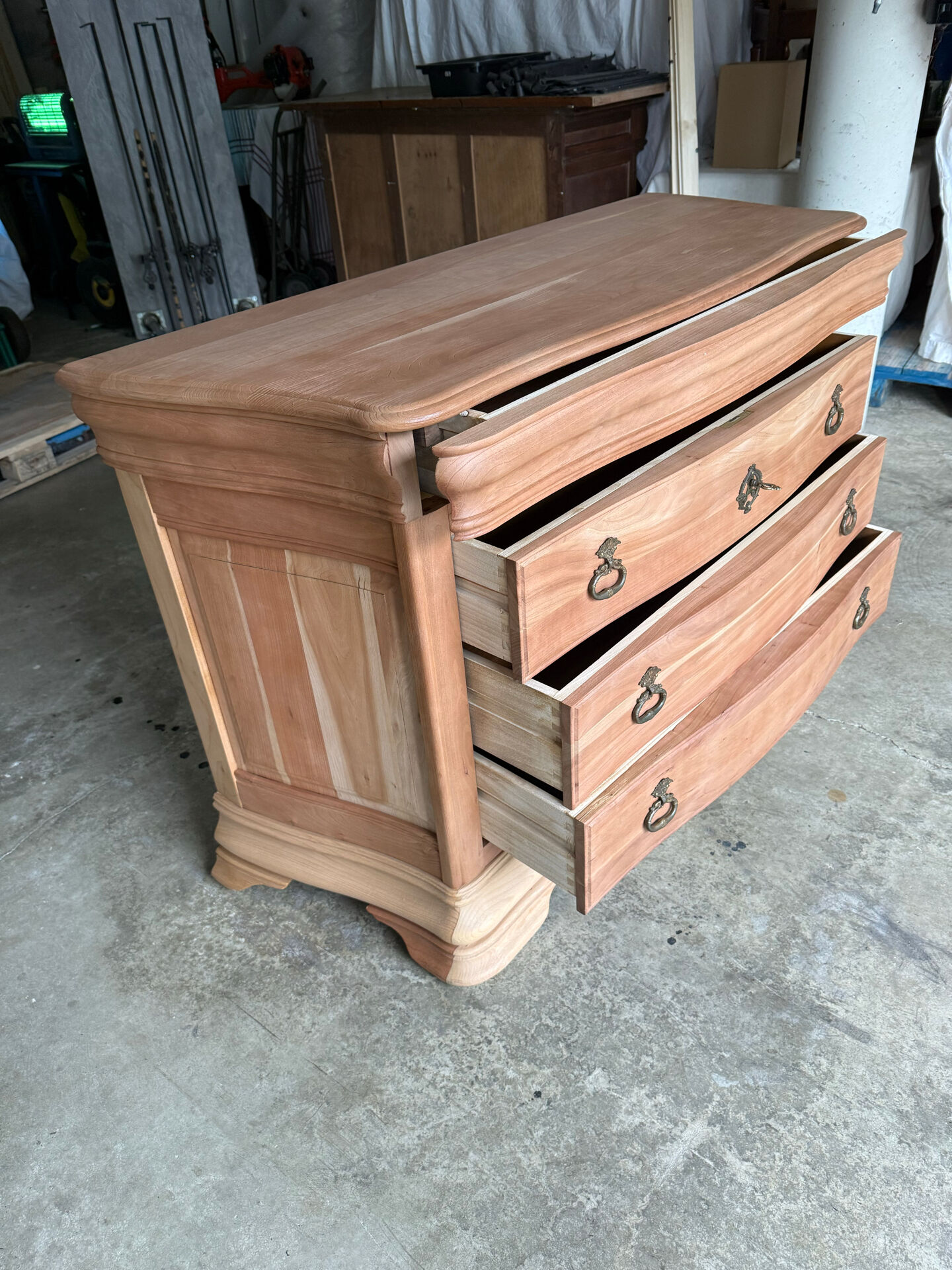 Chest of drawers