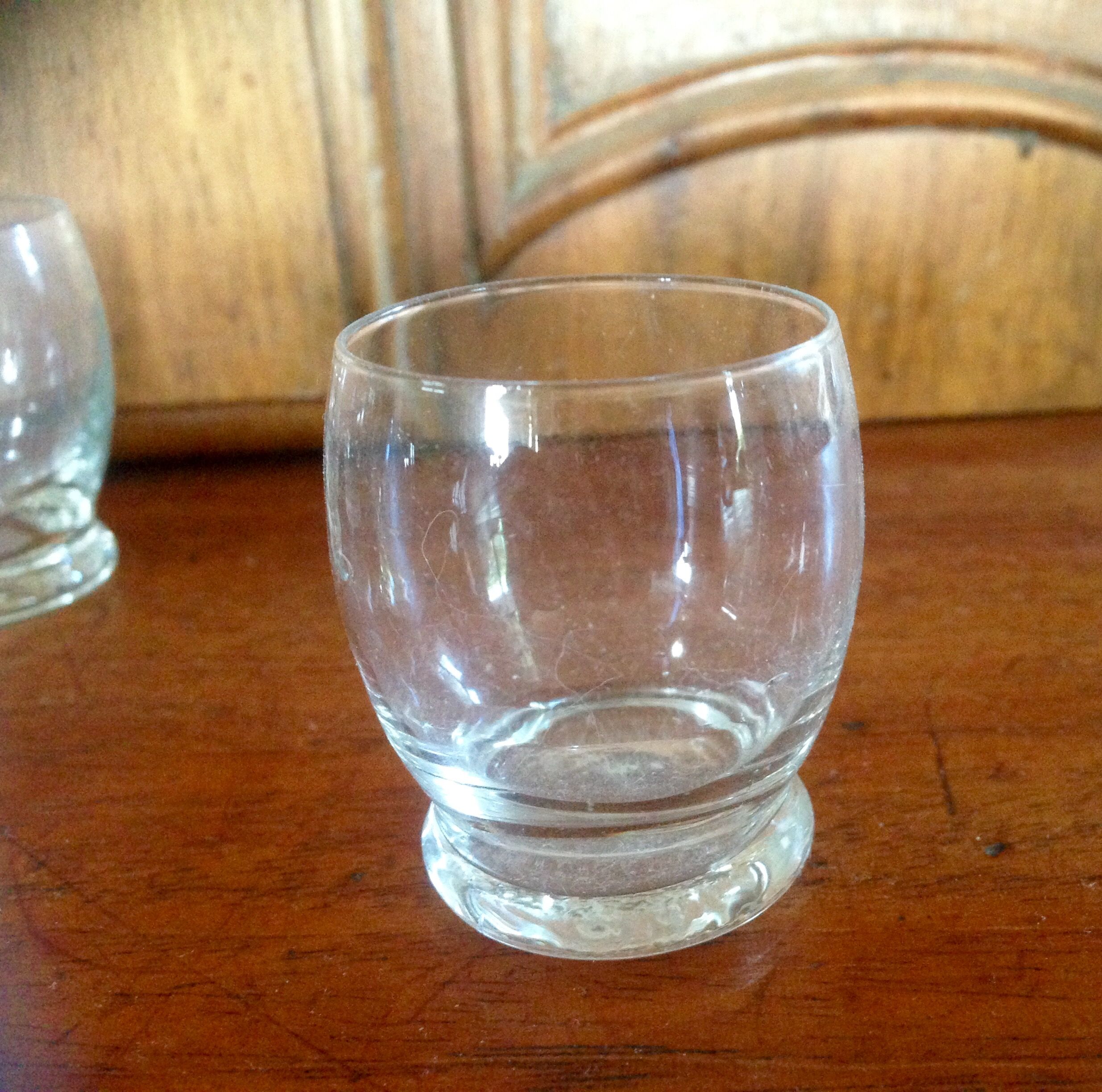 Verres anciens à liqueurs