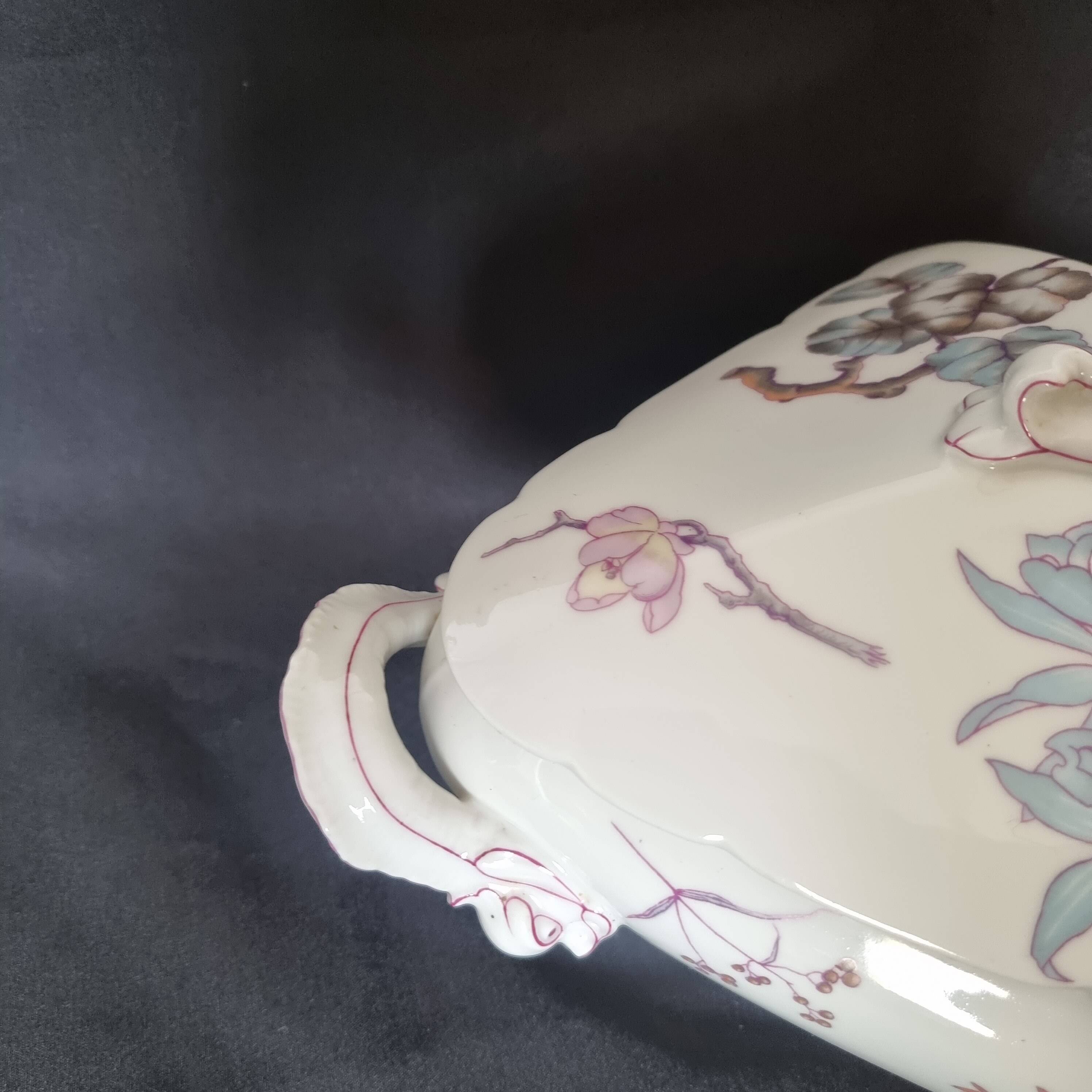 Antique porcelain tureen "Vieux Paris", 19th century, with shaped handles