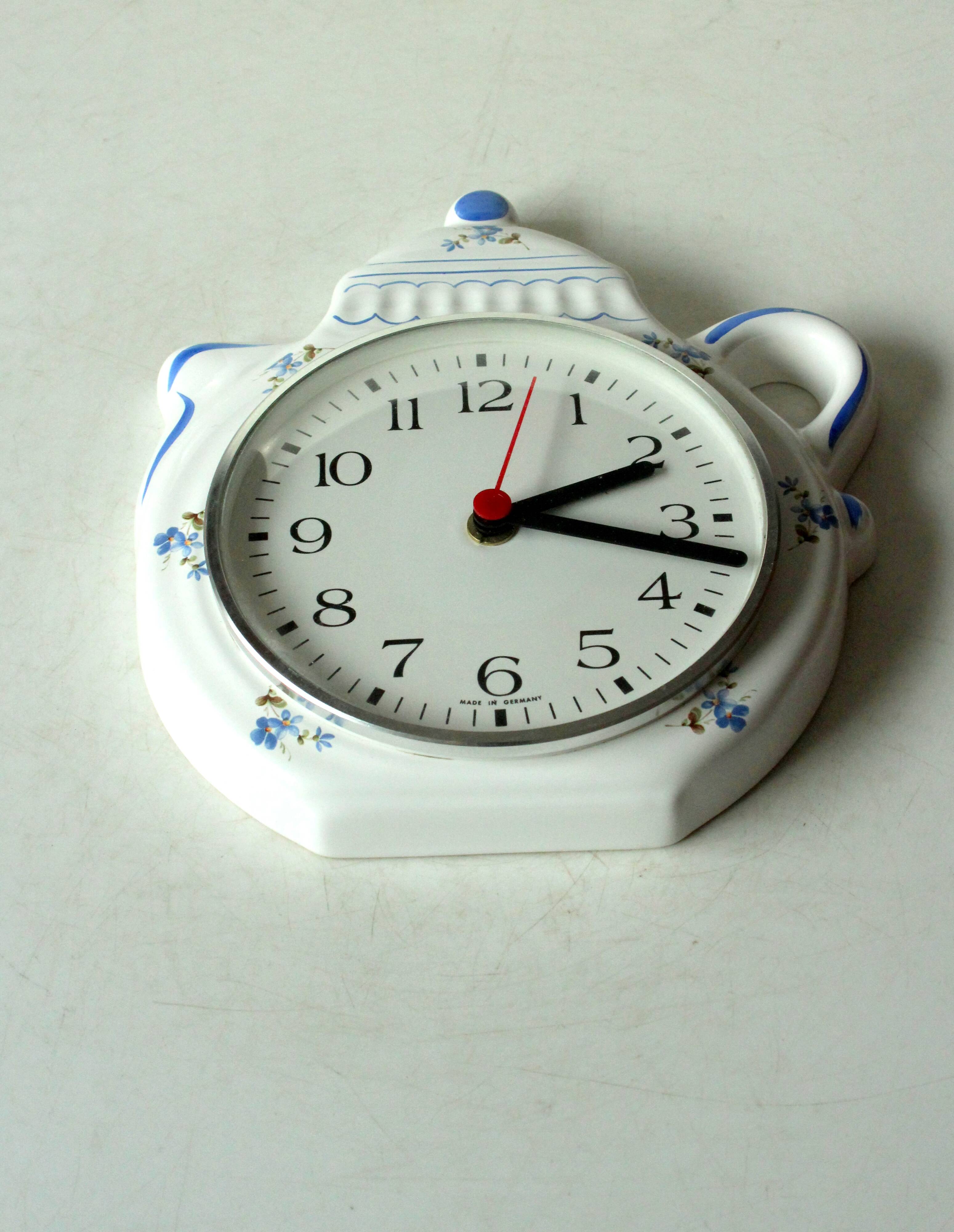 Ceramic kitchen clock with Junghans Quartz Movement, vintage from the 80s