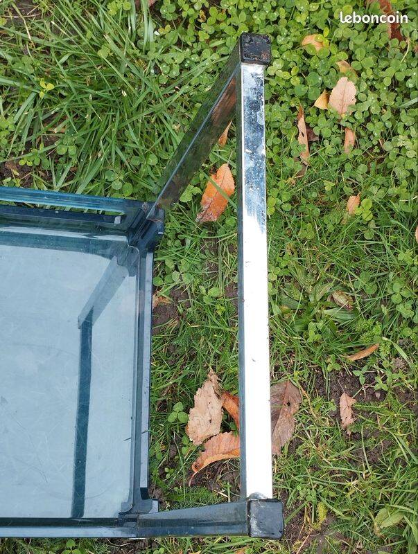 Table d’appoint vintage en plexiglas bleu et acier – Marc Berthier pour Prisunic