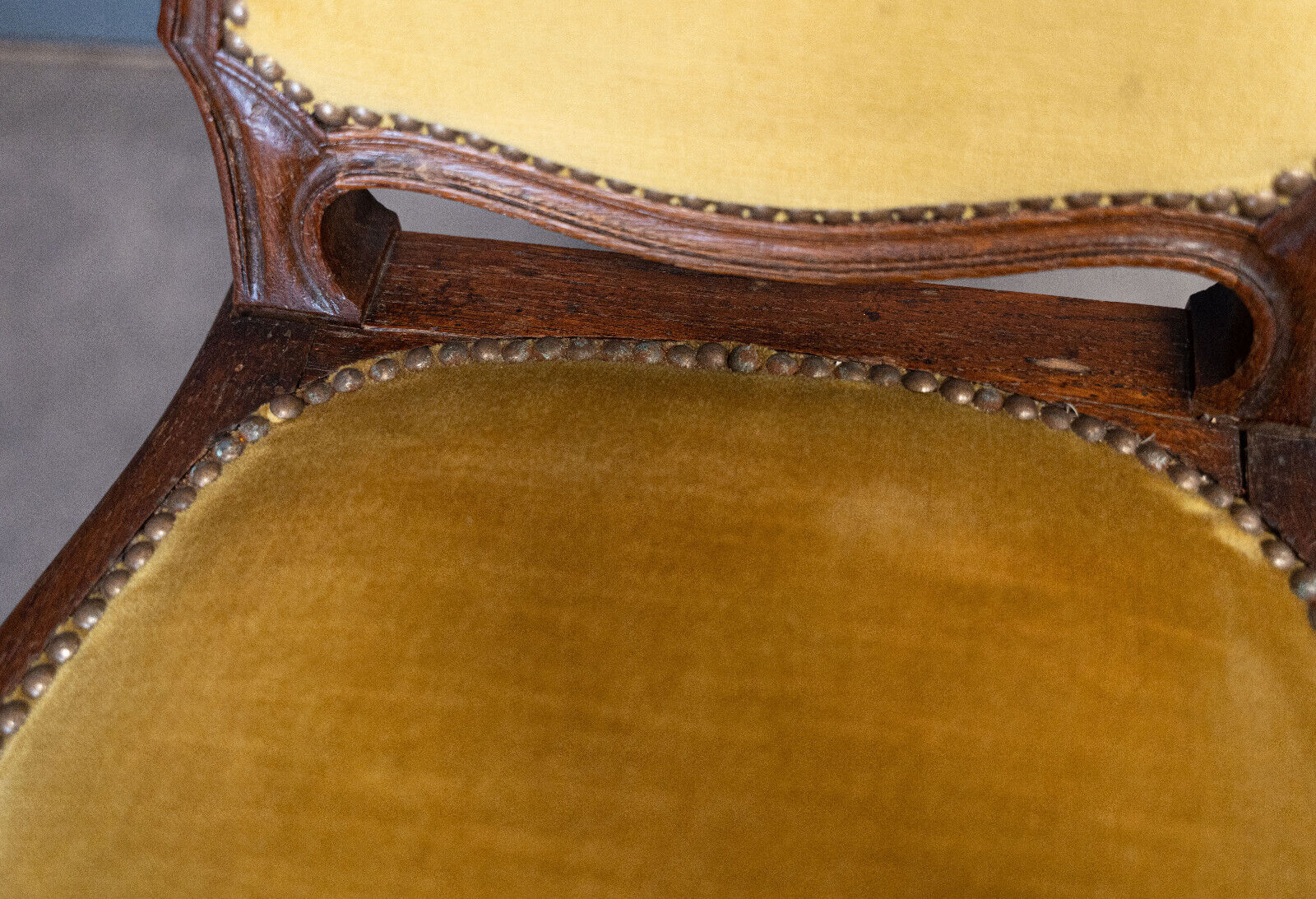 Suite of 6 Louis XV style chairs in walnut nineteenth yellow velvet