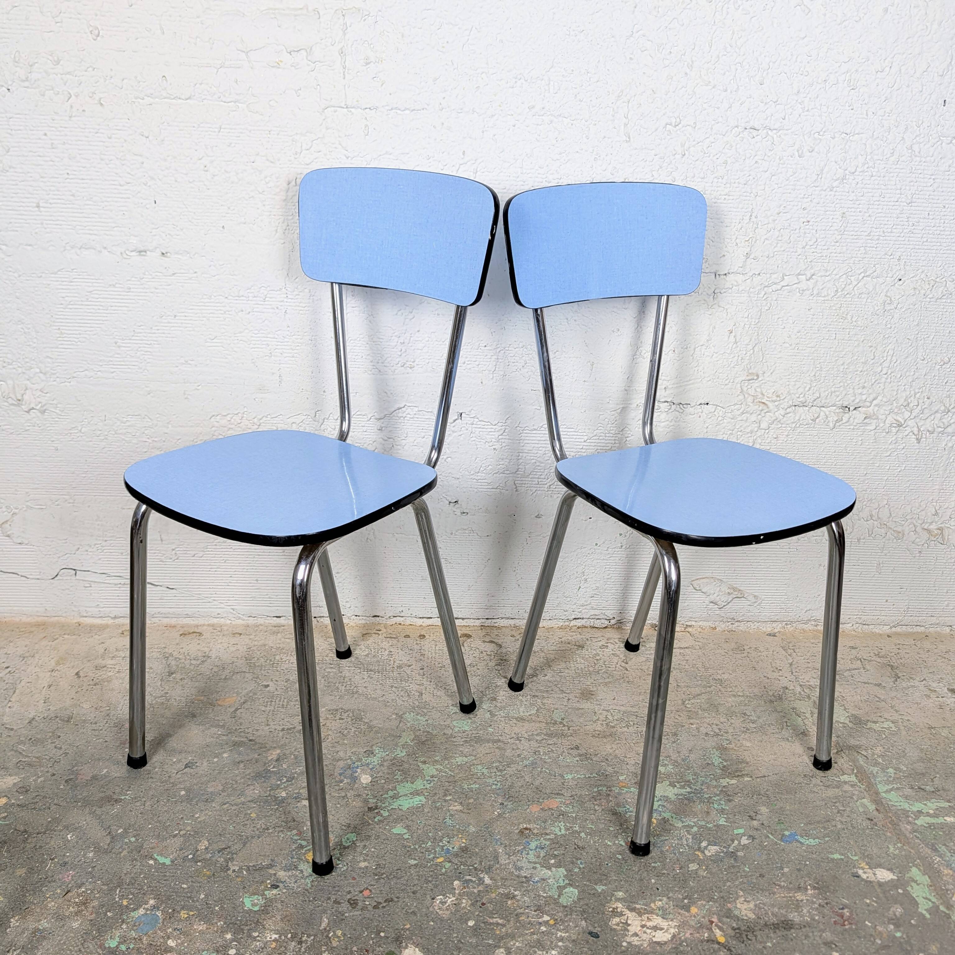 Duo de chaises en formica