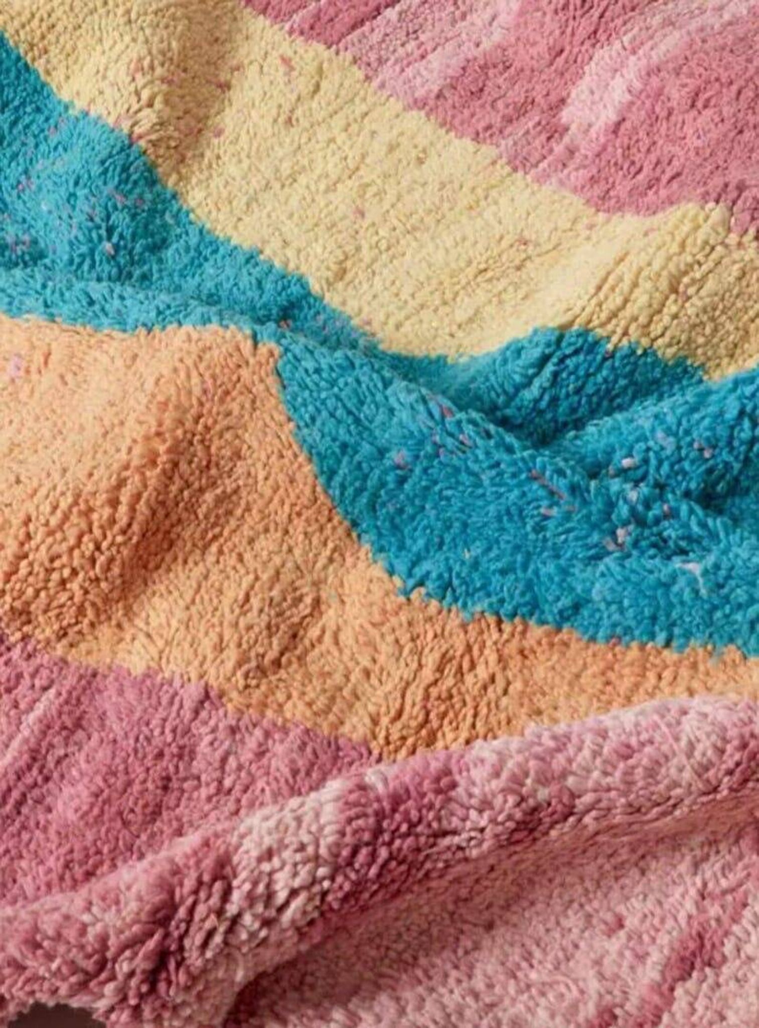 Traditional handmade Berber rug, size 200 x 250 cm