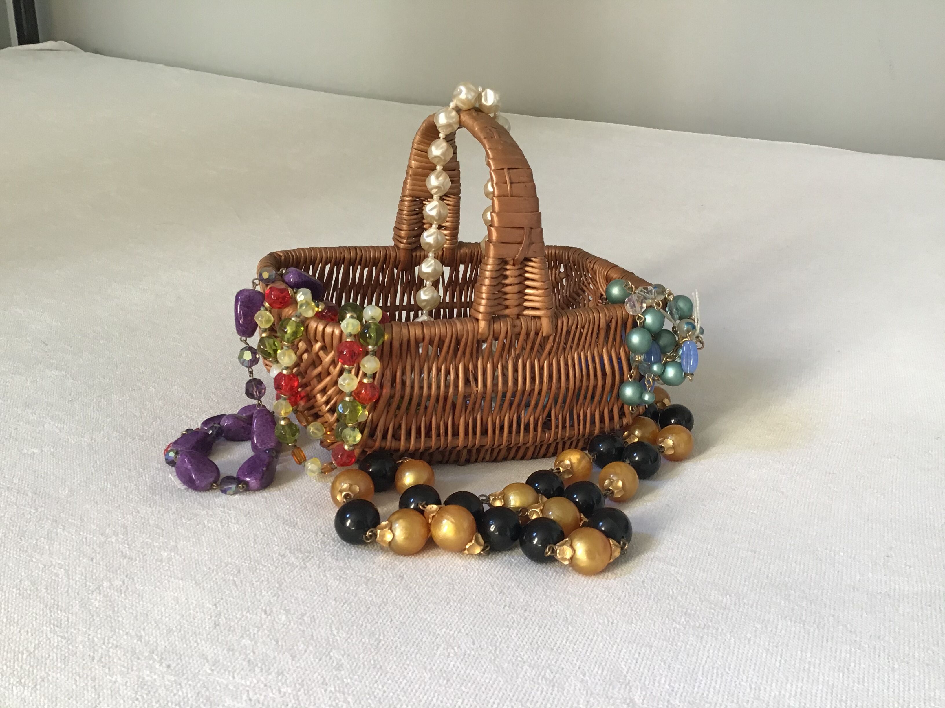 Panier osier fillette vintage