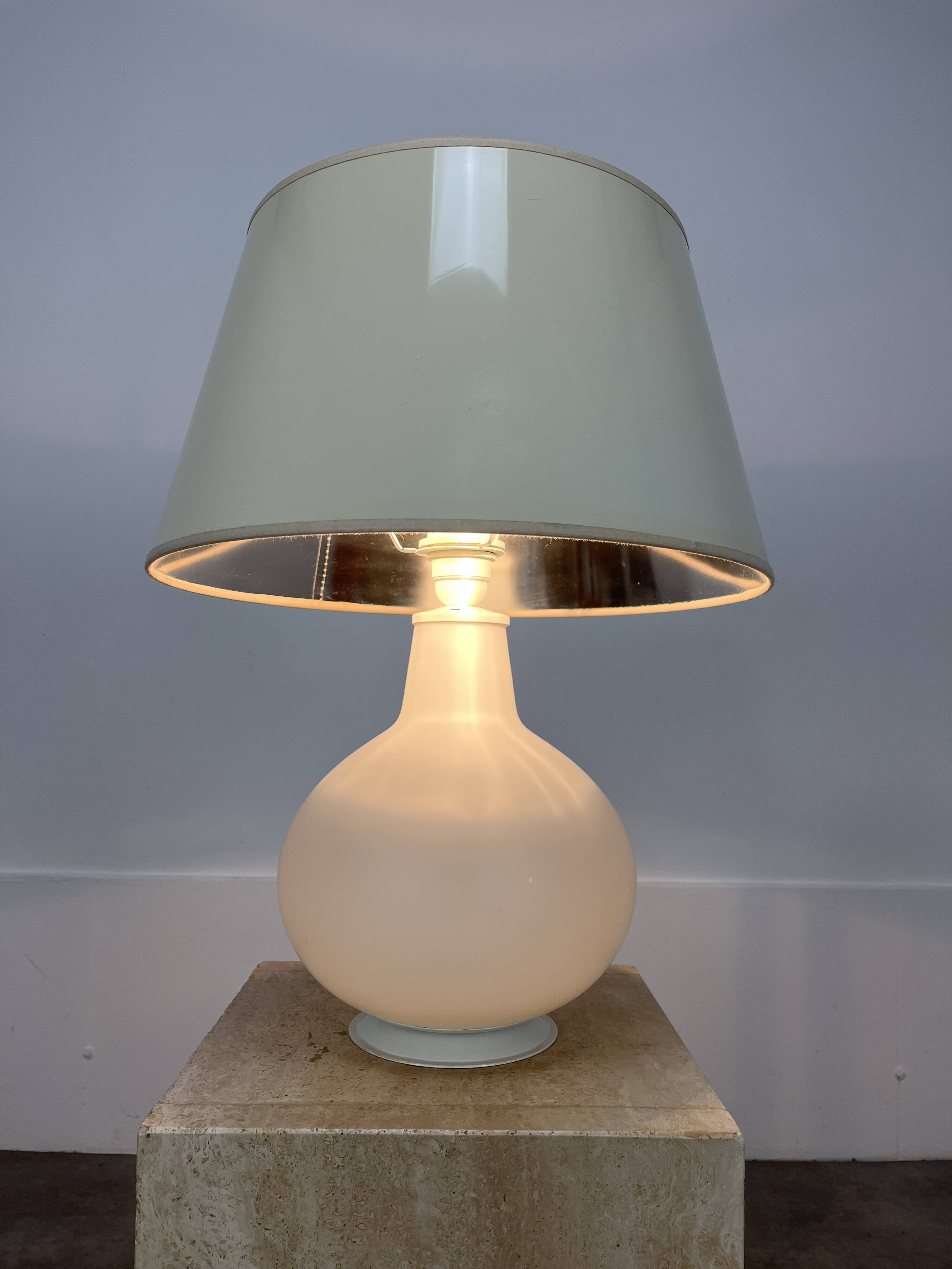 Lampe en verre opalin par Verre Lumière, années 70