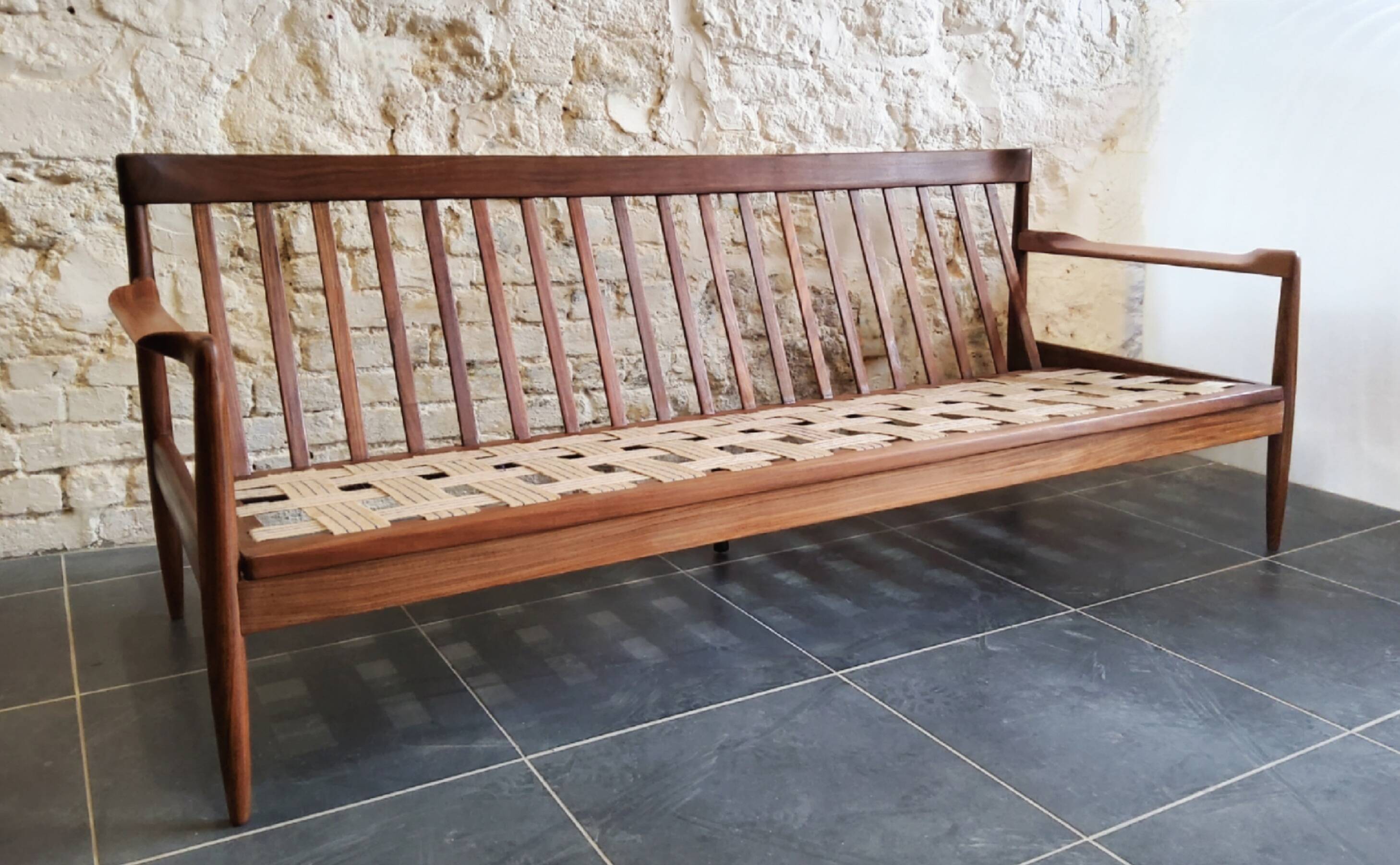 Vintage Scandinavian 3-seater canapé in solid wood