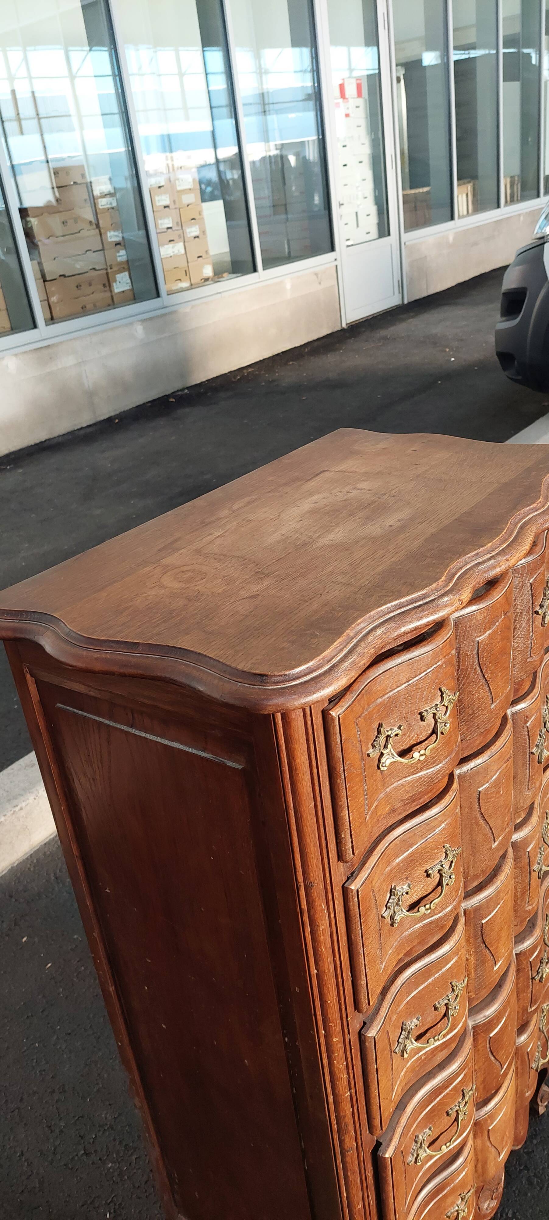 Small oak cabinet with 5 drawers