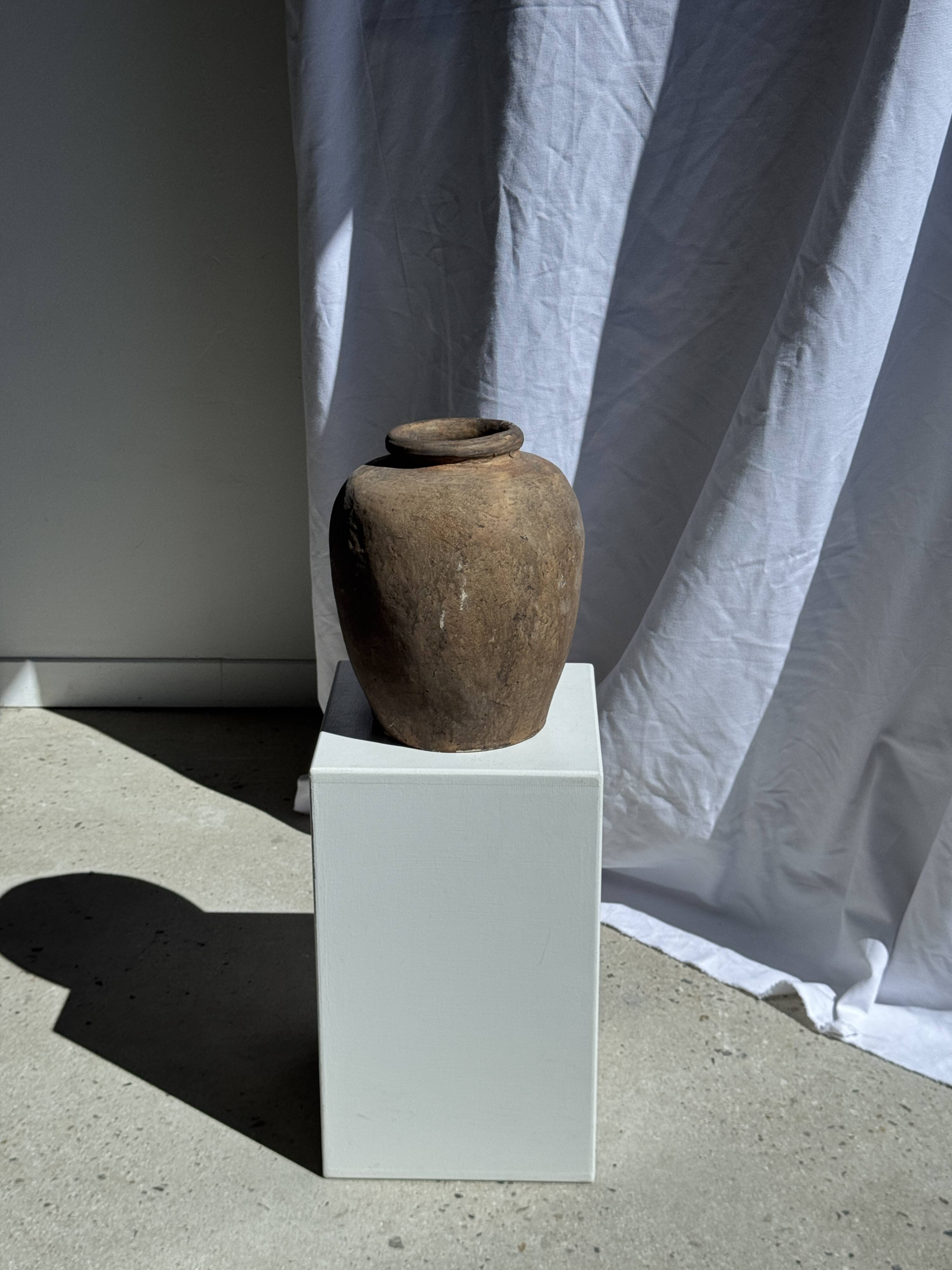 Borneo vase in brown terracotta (2) H35 D23