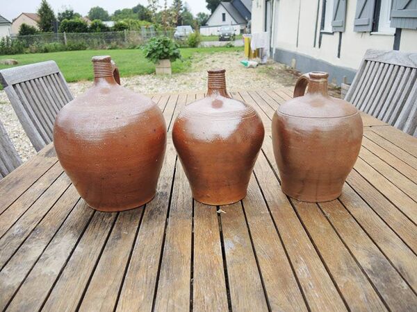 3 Anciens Cruchons à Calvados en Grès Vernissé Marron