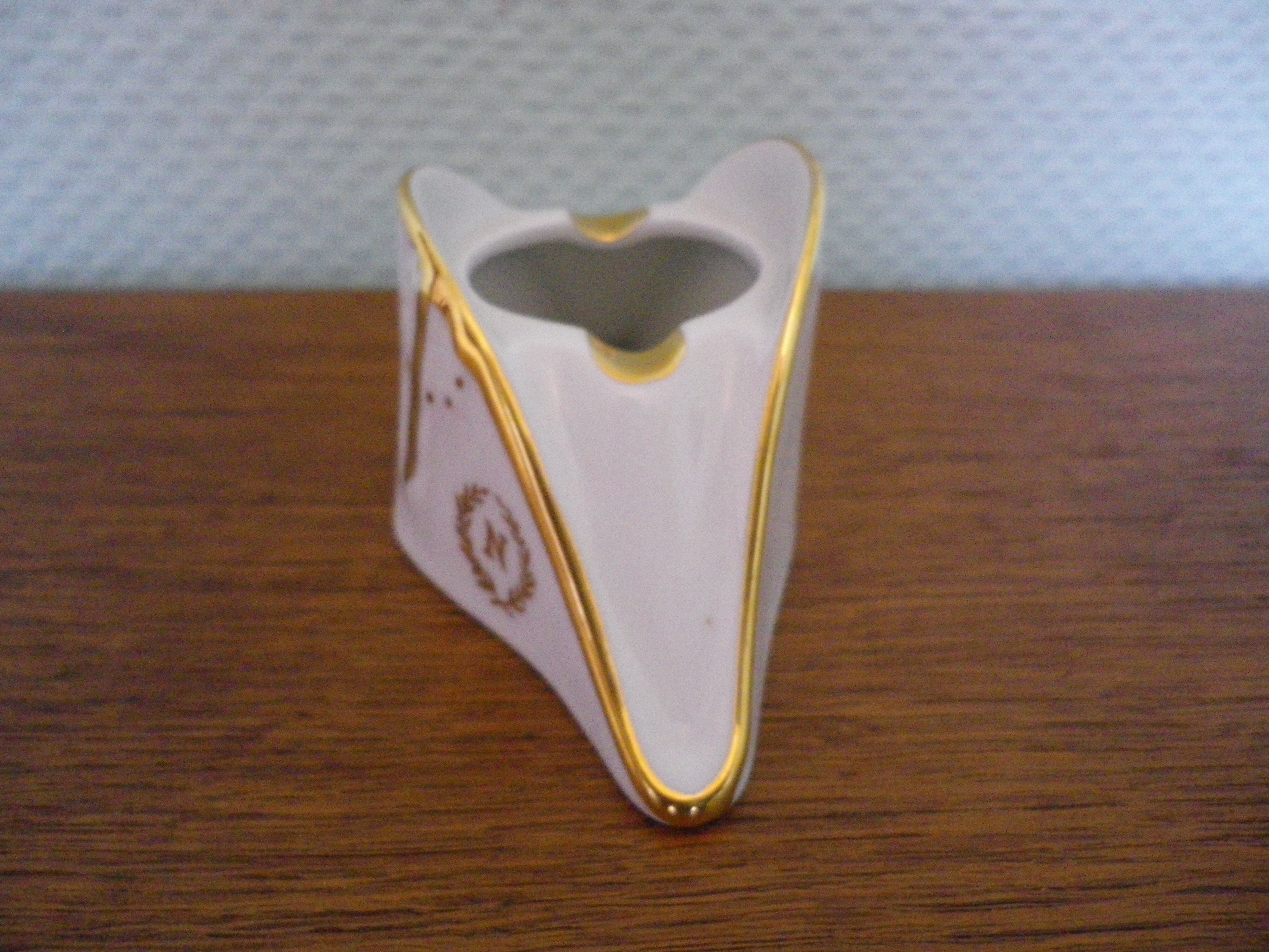 Napoleon bicorne ashtray in luxury porcelain and gilding