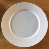 3 assiettes plates en faïence blanche