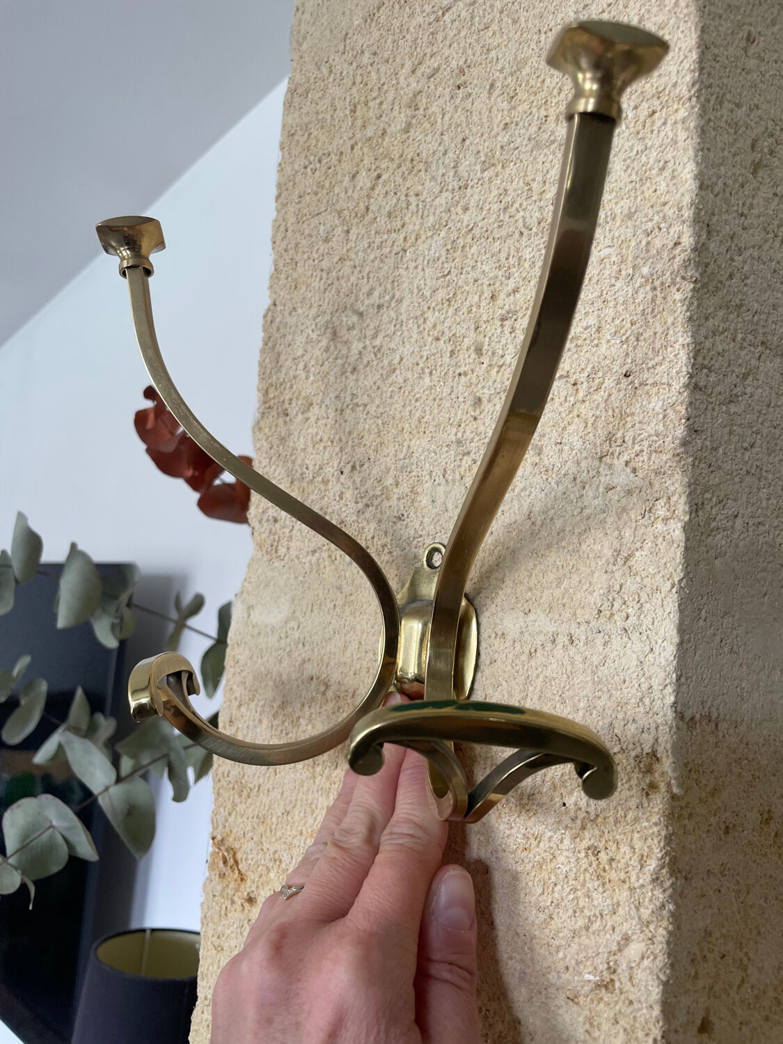 2 coat hooks with 4 branches in gilded brass