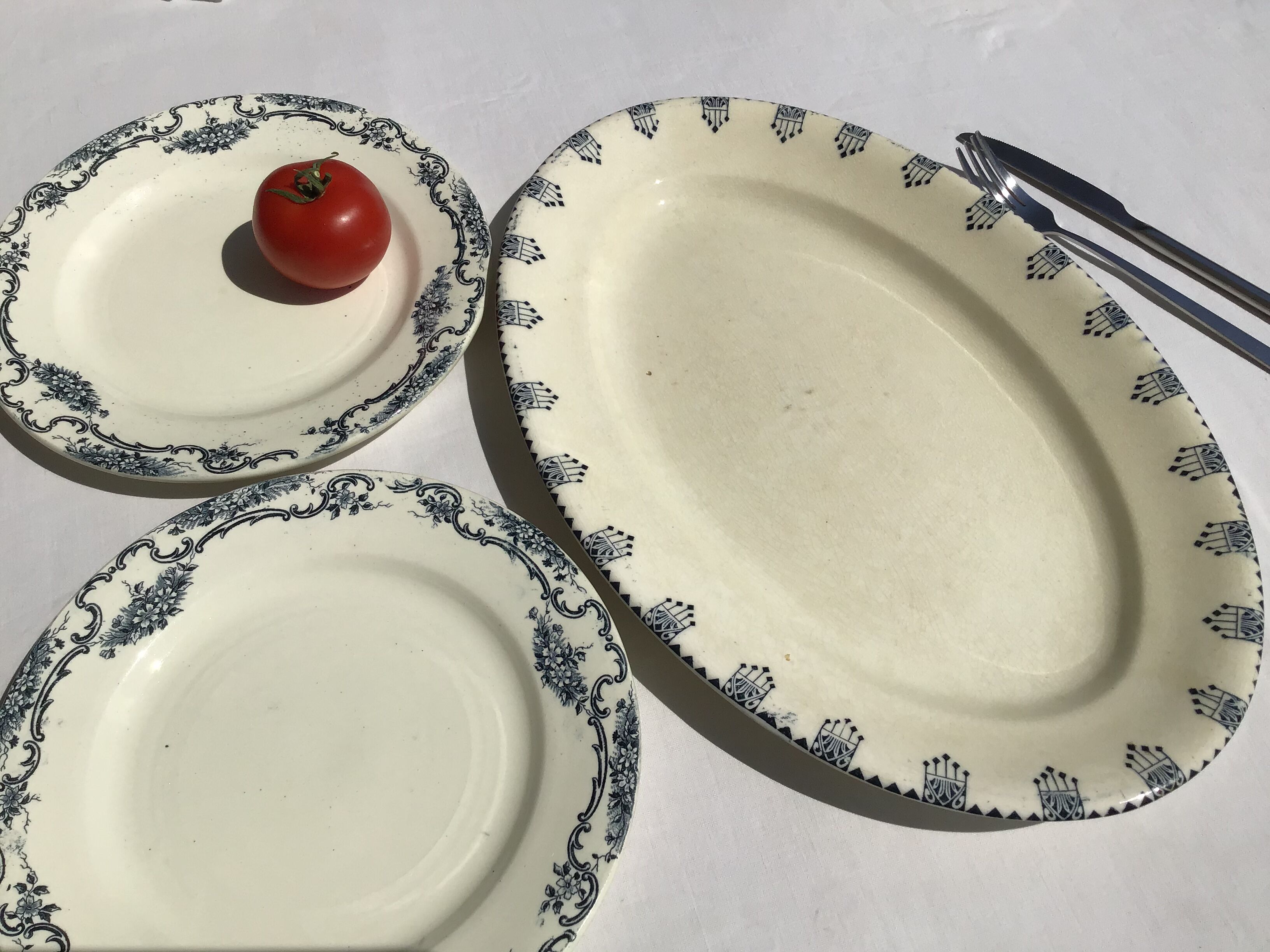 9 flat plates Terre de Fer Salins marine décor Yvonne