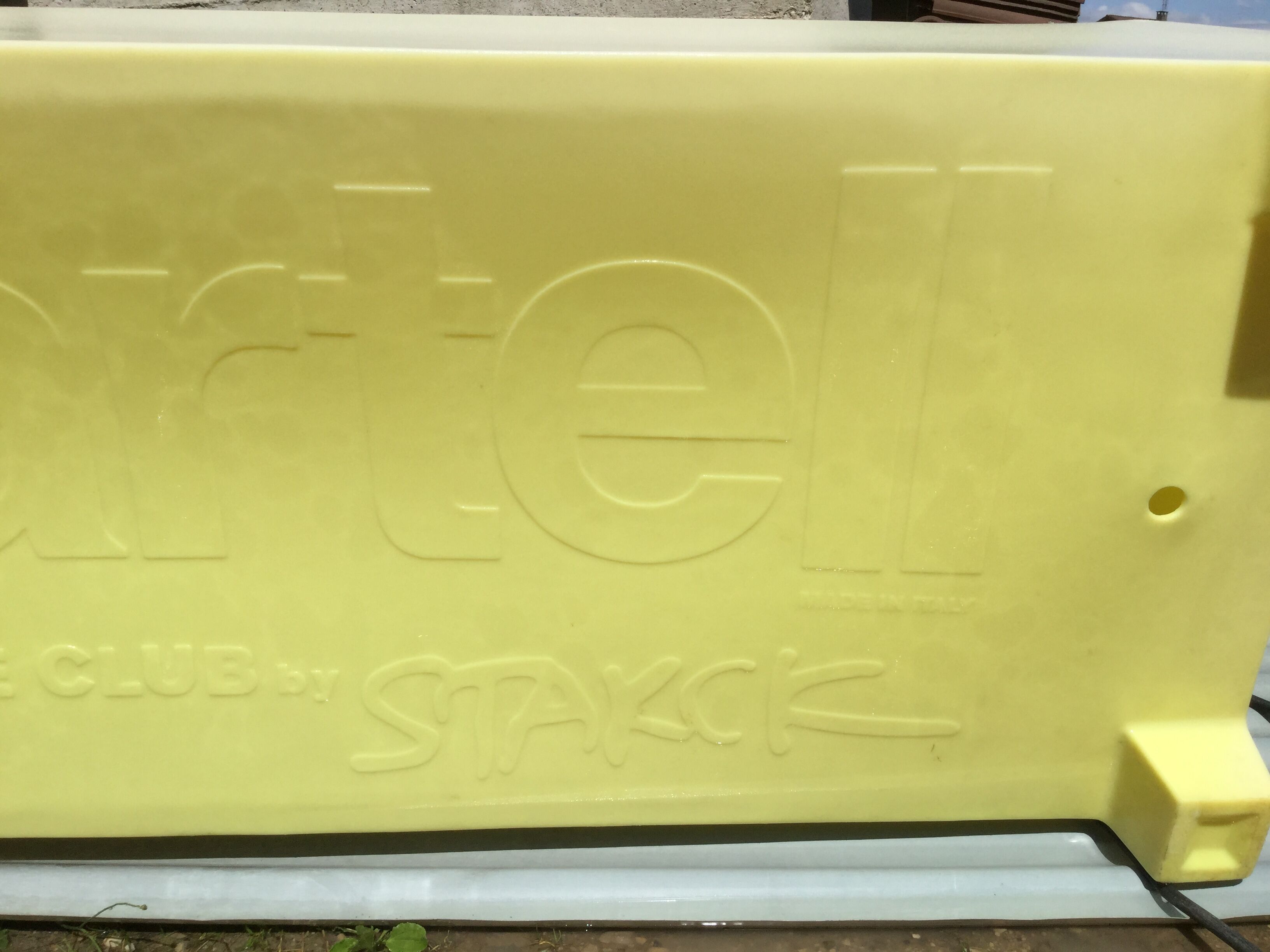 Banc extérieur kartell « sofa bubble club by starck »