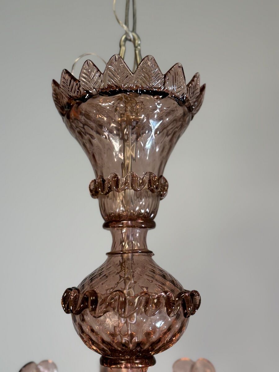 Venetian chandelier in Murano glass in amethyst colour, 8 light arms, 20th century